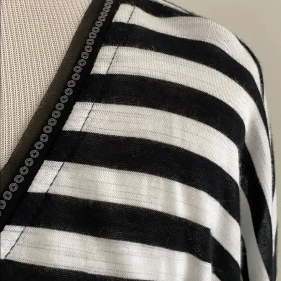 •WHBM• Double V Dressy Tee, Like new💕 - Picture 3 of 8